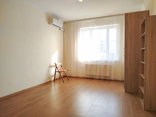 Продам трехкомнатную (3-комн.) квартиру, Митинская ул, 28к2, Москва г
