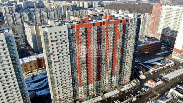Продам трехкомнатную (3-комн.) квартиру, Митинская ул, 28к2, Москва г