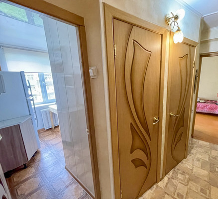 Продам двухкомнатную (2-комн.) квартиру, 2-й Микрорайон ул, 15, Эльбан рп