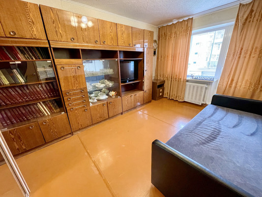 Продам двухкомнатную (2-комн.) квартиру, 2-й Микрорайон ул, 15, Эльбан рп