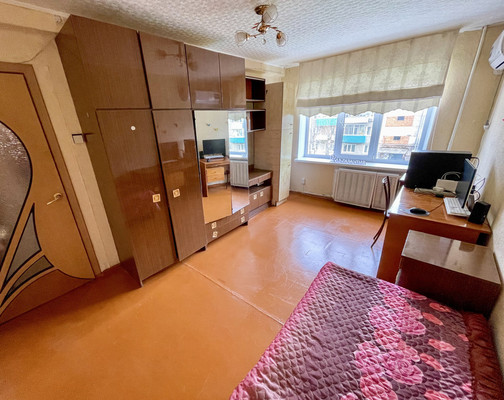 Продам двухкомнатную (2-комн.) квартиру, 2-й Микрорайон ул, 15, Эльбан рп