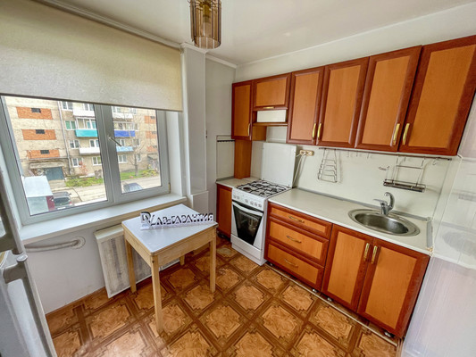 Продам двухкомнатную (2-комн.) квартиру, 2-й Микрорайон ул, 15, Эльбан рп