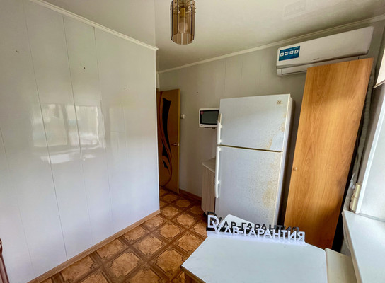 Продам двухкомнатную (2-комн.) квартиру, 2-й Микрорайон ул, 15, Эльбан рп