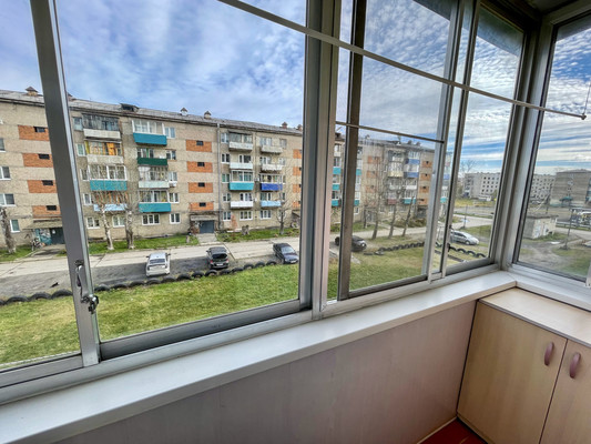 Продам двухкомнатную (2-комн.) квартиру, 2-й Микрорайон ул, 15, Эльбан рп