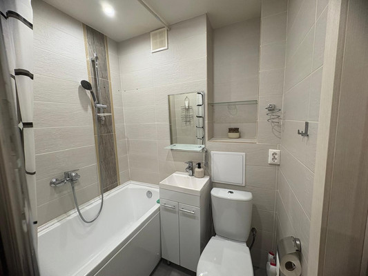 Продам трехкомнатную (3-комн.) квартиру, Мингажева ул, 125, Уфа г