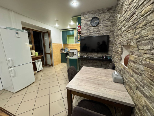 Продам двухкомнатную (2-комн.) квартиру, 70 лет Октября ул, 12, Стрехнино с