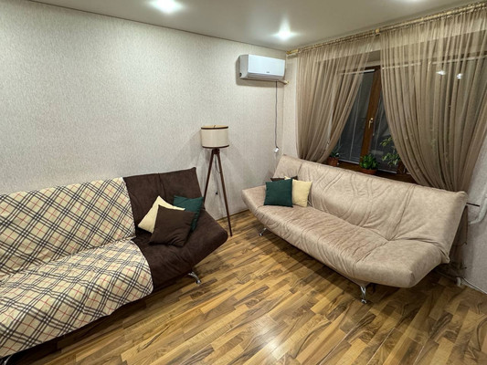 Продам двухкомнатную (2-комн.) квартиру, 70 лет Октября ул, 12, Стрехнино с