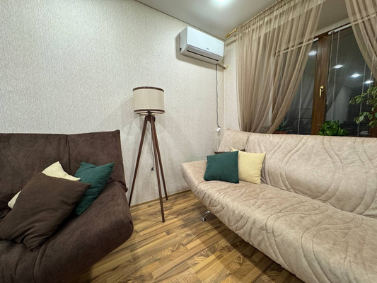 Продам двухкомнатную (2-комн.) квартиру, 70 лет Октября ул, 12, Стрехнино с