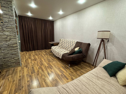 Продам двухкомнатную (2-комн.) квартиру, 70 лет Октября ул, 12, Стрехнино с