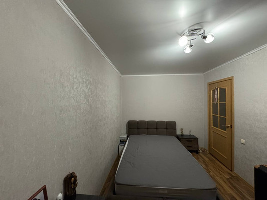 Продам двухкомнатную (2-комн.) квартиру, 70 лет Октября ул, 12, Стрехнино с