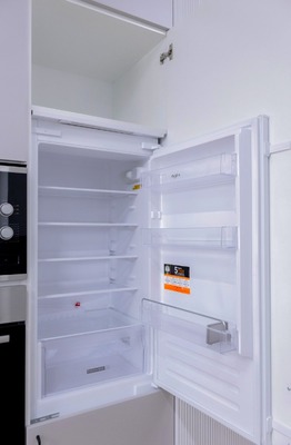 Продам двухкомнатную (2-комн.) квартиру, Октябрьская ул, 12к2, Калининград г