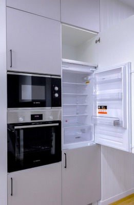 Продам двухкомнатную (2-комн.) квартиру, Октябрьская ул, 12к2, Калининград г