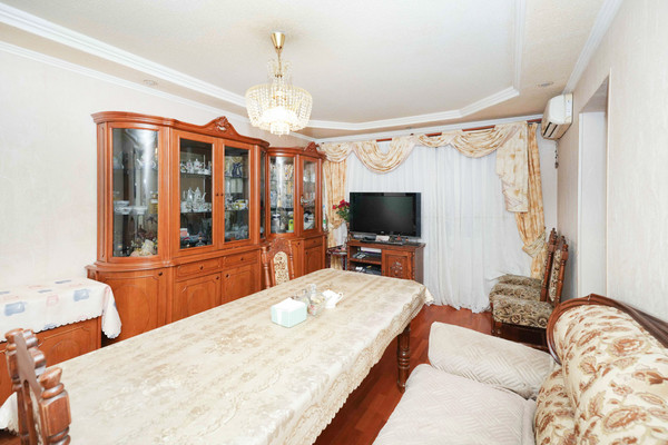 Продам многокомнатную квартиру, им. 70-летия Октября ул, 22, Краснодар г