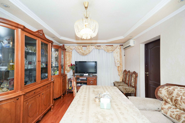 Продам многокомнатную квартиру, им. 70-летия Октября ул, 22, Краснодар г