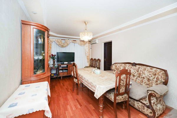 Продам многокомнатную квартиру, им. 70-летия Октября ул, 22, Краснодар г