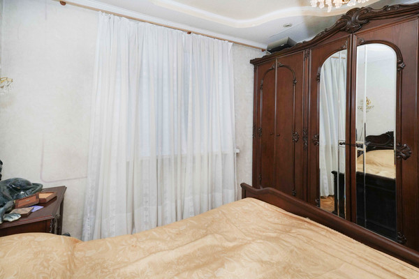 Продам многокомнатную квартиру, им. 70-летия Октября ул, 22, Краснодар г