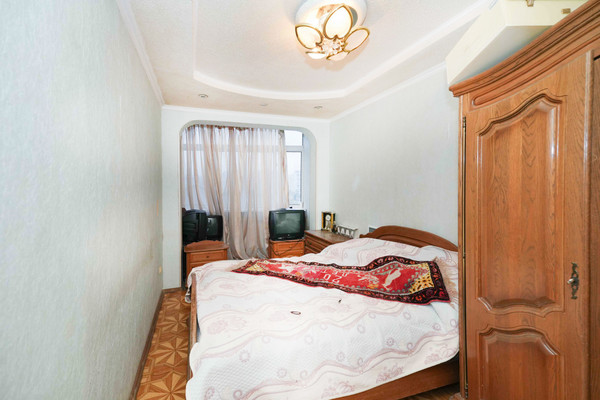 Продам многокомнатную квартиру, им. 70-летия Октября ул, 22, Краснодар г