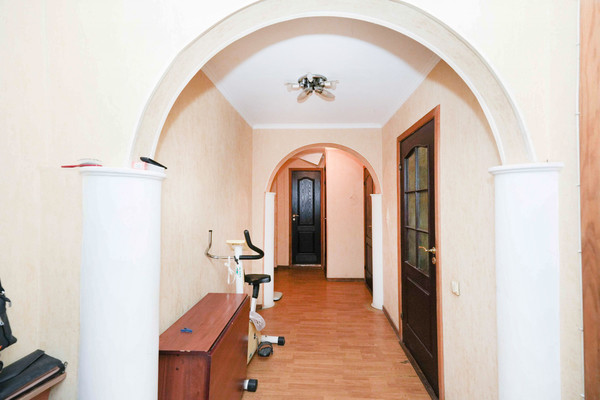 Продам многокомнатную квартиру, им. 70-летия Октября ул, 22, Краснодар г