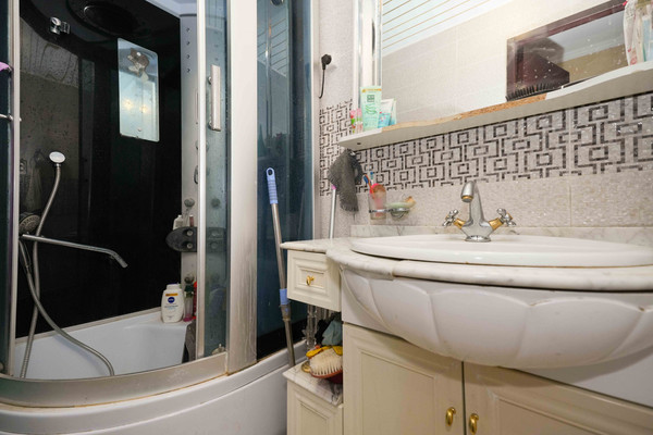 Продам многокомнатную квартиру, им. 70-летия Октября ул, 22, Краснодар г