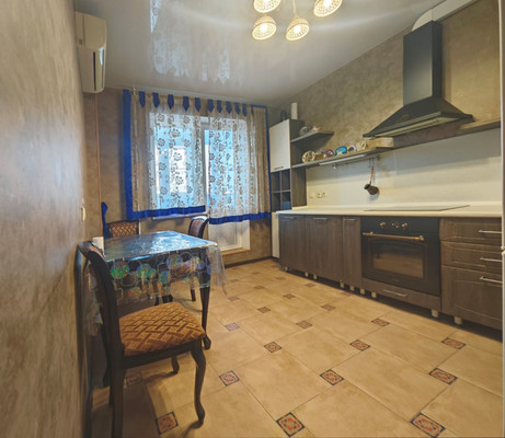 Продам трехкомнатную (3-комн.) квартиру, Южная ул, 13, Новороссийск г