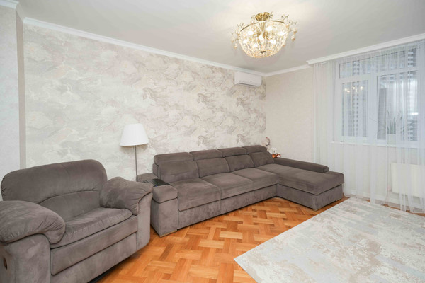 Продам трехкомнатную (3-комн.) квартиру, им. 70-летия Октября ул, 17, Краснодар г