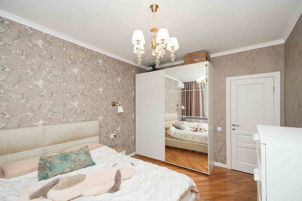 Продам трехкомнатную (3-комн.) квартиру, им. 70-летия Октября ул, 17, Краснодар г
