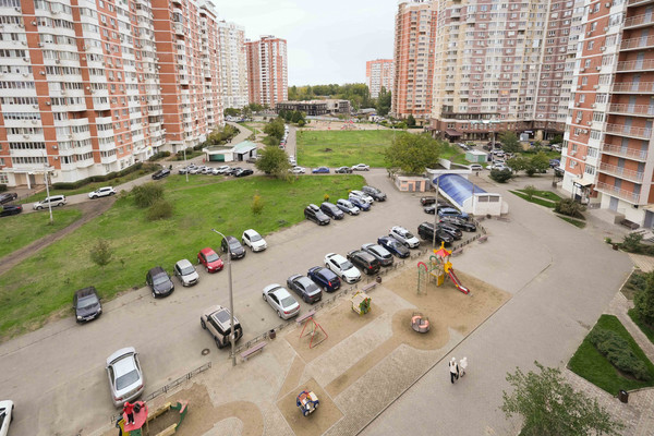 Продам трехкомнатную (3-комн.) квартиру, им. 70-летия Октября ул, 17, Краснодар г