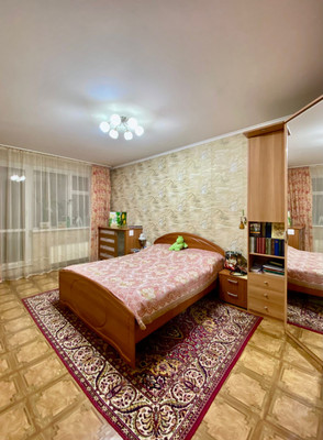 Продам двухкомнатную (2-комн.) квартиру, Бартеневская ул, 49к1, Москва г