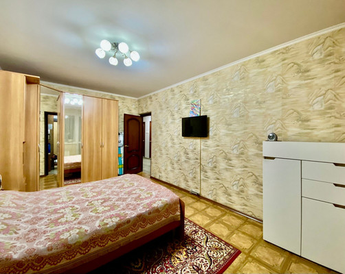 Продам двухкомнатную (2-комн.) квартиру, Бартеневская ул, 49к1, Москва г