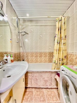 Продам двухкомнатную (2-комн.) квартиру, Бартеневская ул, 49к1, Москва г