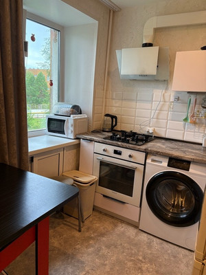 Продам двухкомнатную (2-комн.) квартиру, Серова ул, 10, Воткинск г
