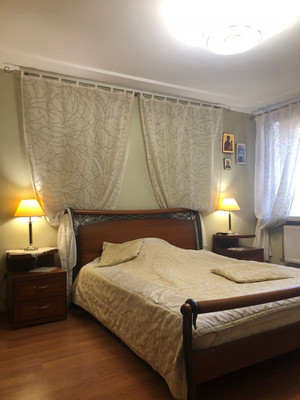 Продам трехкомнатную (3-комн.) квартиру, Большая Московская ул, 59, Великий Новгород г