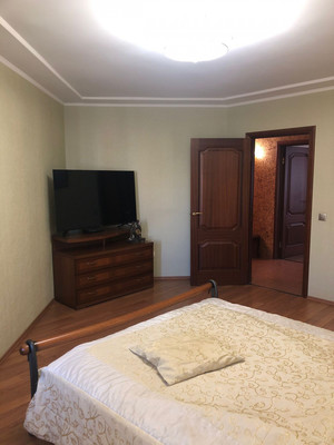 Продам трехкомнатную (3-комн.) квартиру, Большая Московская ул, 59, Великий Новгород г