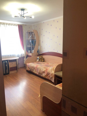 Продам трехкомнатную (3-комн.) квартиру, Большая Московская ул, 59, Великий Новгород г