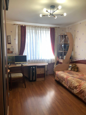 Продам трехкомнатную (3-комн.) квартиру, Большая Московская ул, 59, Великий Новгород г