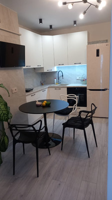 Продам двухкомнатную (2-комн.) квартиру, Балаклавская ул, 137, Симферополь г