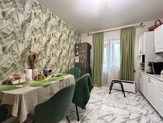 Продам двухкомнатную (2-комн.) квартиру, Ковыльная ул, 86, Симферополь г