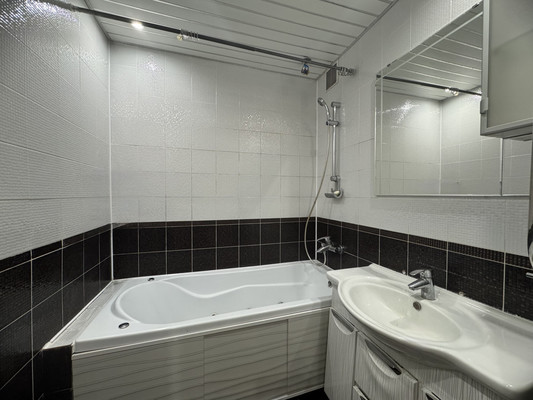 Продам трехкомнатную (3-комн.) квартиру, Дачная ул, 12к1, Рязань г