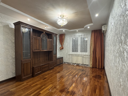 Продам трехкомнатную (3-комн.) квартиру, Дачная ул, 12к1, Рязань г