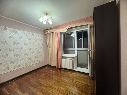 Продам трехкомнатную (3-комн.) квартиру, Дачная ул, 12к1, Рязань г