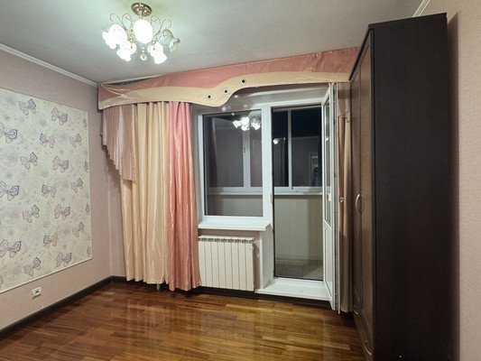 Продам трехкомнатную (3-комн.) квартиру, Дачная ул, 12к1, Рязань г