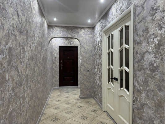 Продам трехкомнатную (3-комн.) квартиру, Дачная ул, 12к1, Рязань г