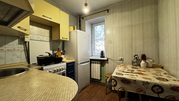 Продам двухкомнатную (2-комн.) квартиру, Кайская ул, 3б, Иркутск г