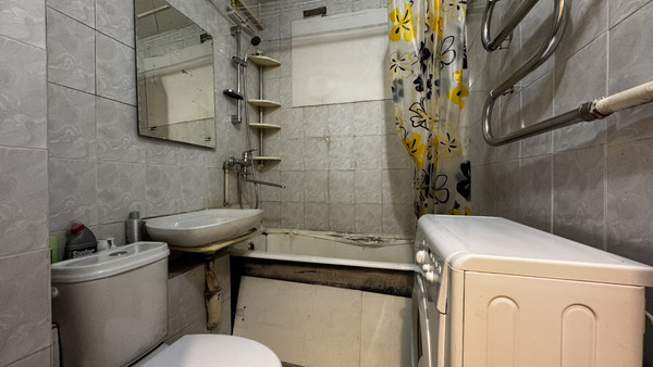 Продам двухкомнатную (2-комн.) квартиру, Кайская ул, 3б, Иркутск г