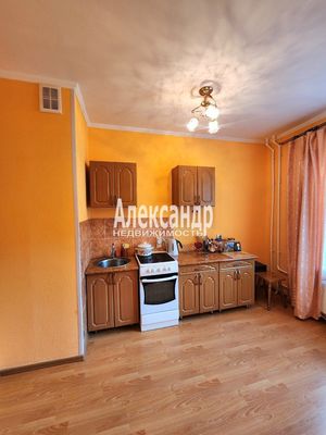 Продам двухкомнатную (2-комн.) квартиру, Восточная ул, 8, Кириши г