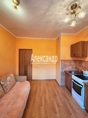 Продам двухкомнатную (2-комн.) квартиру, Восточная ул, 8, Кириши г