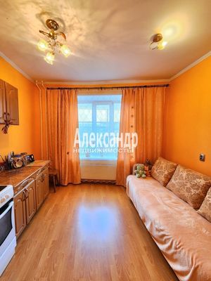 Продам двухкомнатную (2-комн.) квартиру, Восточная ул, 8, Кириши г