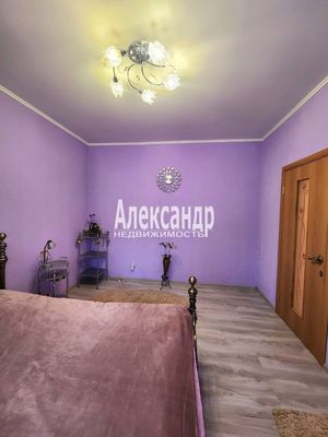 Продам двухкомнатную (2-комн.) квартиру, Восточная ул, 8, Кириши г