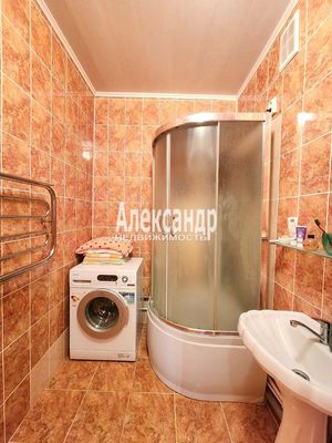 Продам двухкомнатную (2-комн.) квартиру, Восточная ул, 8, Кириши г