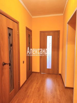 Продам двухкомнатную (2-комн.) квартиру, Восточная ул, 8, Кириши г